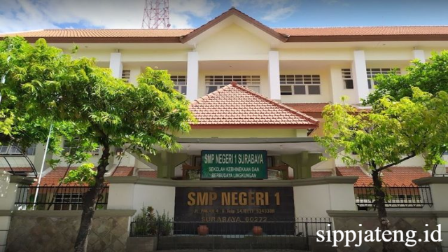 SMP Negeri 1 Surabaya: Pilar Pendidikan Berkualitas