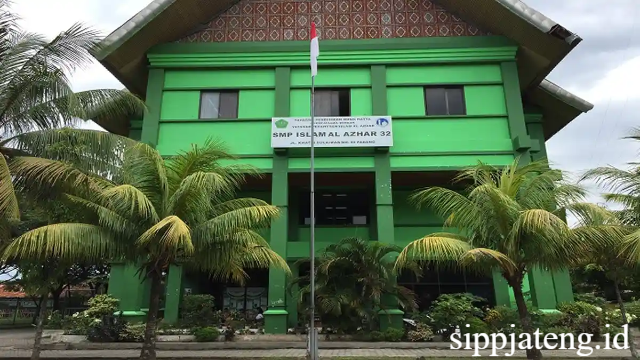 SMP Islam Al Azhar 32 Padang: Integrasi Pendidikan Islami